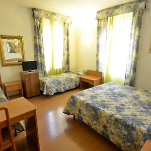 Tirreno Hotell Rom